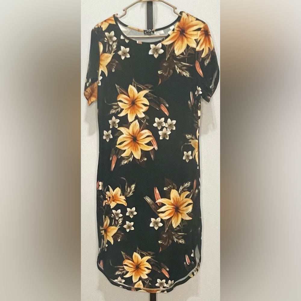 Cleo Apparel Dress. Side splits. NWOT.